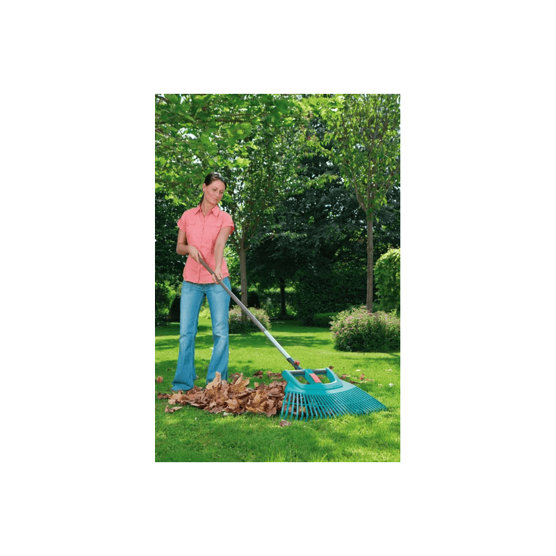 Τσουγκράνα Φύλλων Πλαστική Σπαστή Gardena Combi σε συλλογή φύλλων