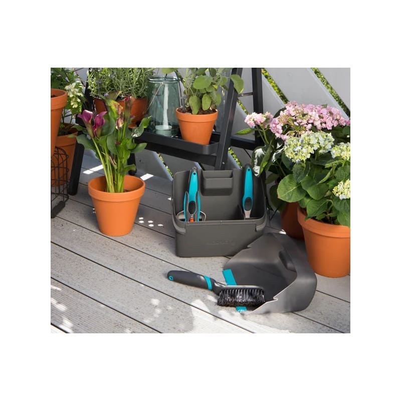 Σετ Εργαλείων Κήπου Gardena City Gardening χρήση σε βεράντα